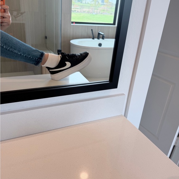 Nike Black and White Low-Top Sneakers - Picture 5 of 8